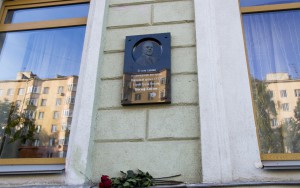На здании Нижегородского государственного академического театра кукол открыта мемориальная доска Иосифу Кобзону